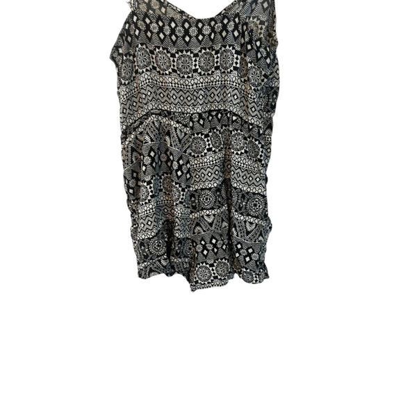 DYNAMITE Black & White Spaghetti Strap Short Lightweight Romper 8 - Picture 5 of 9